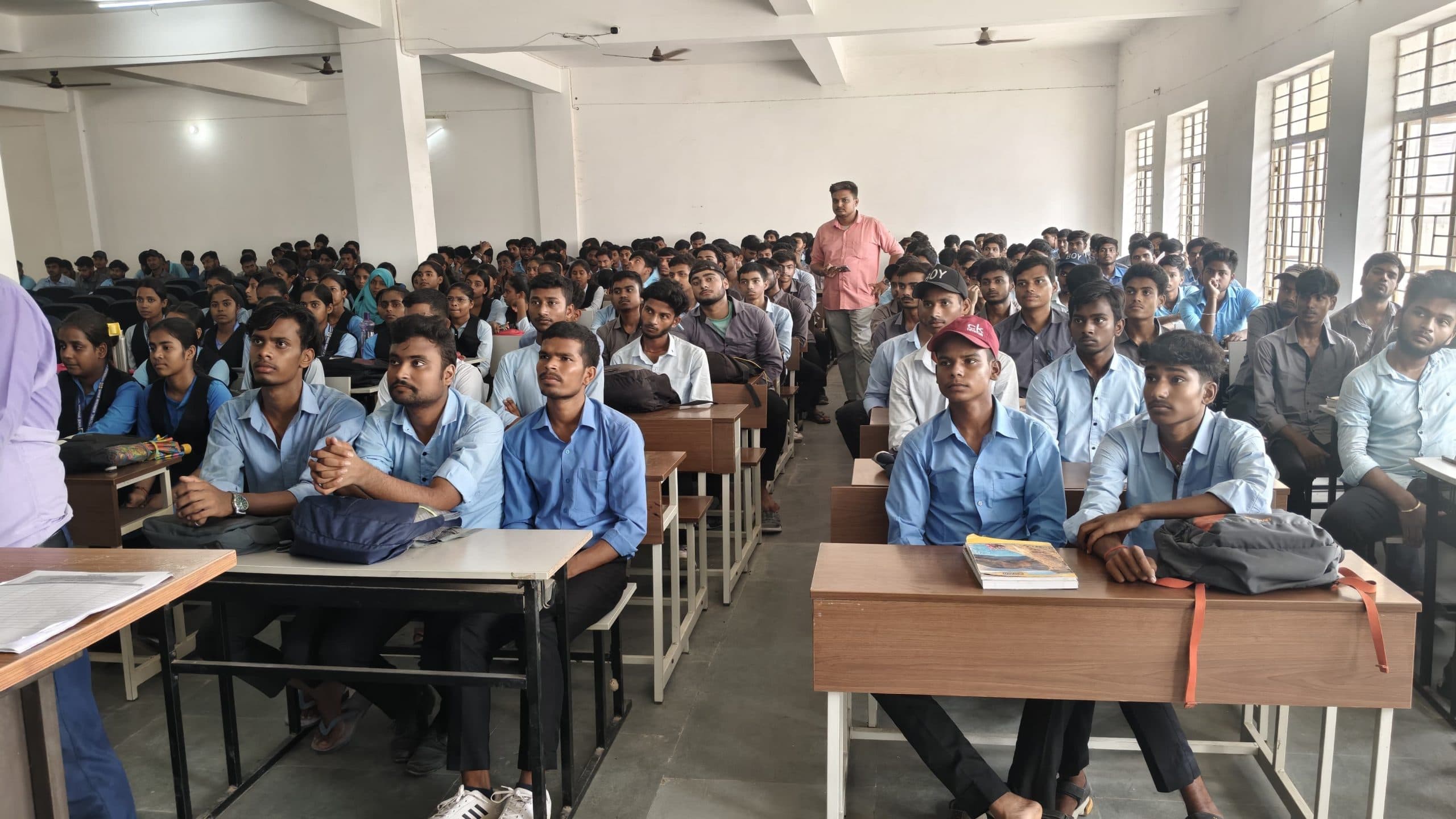 Madhubani News : पॉलिटेक्निक कॉलेज में सेमिनार का हुआ आयोजन