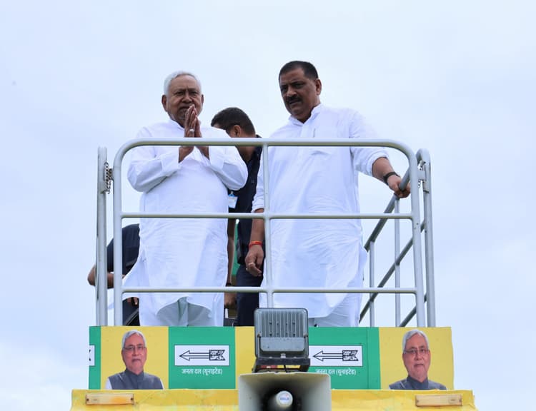 Madhubani News : मुख्यमंत्री नीतीश कुमार ने 650 करोड़ की लागत से बनने वाली योजनाओं का किया शिलान्यास