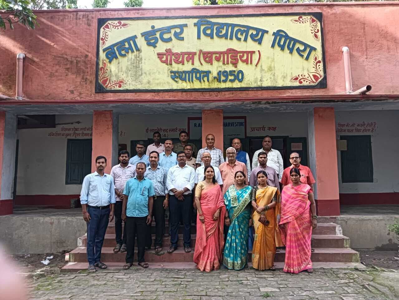 समारोह आयोजित प्रभारी प्रधानाध्यापक को दी विदाई