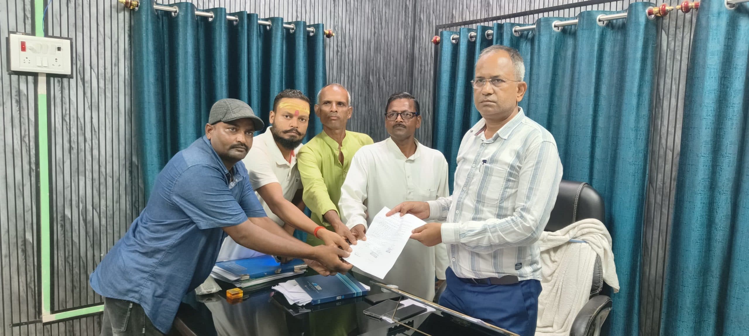 पंसस ने प्रमुख के खिलाफ अविश्वास प्रस्ताव लाने के लिए दिया आवेदन