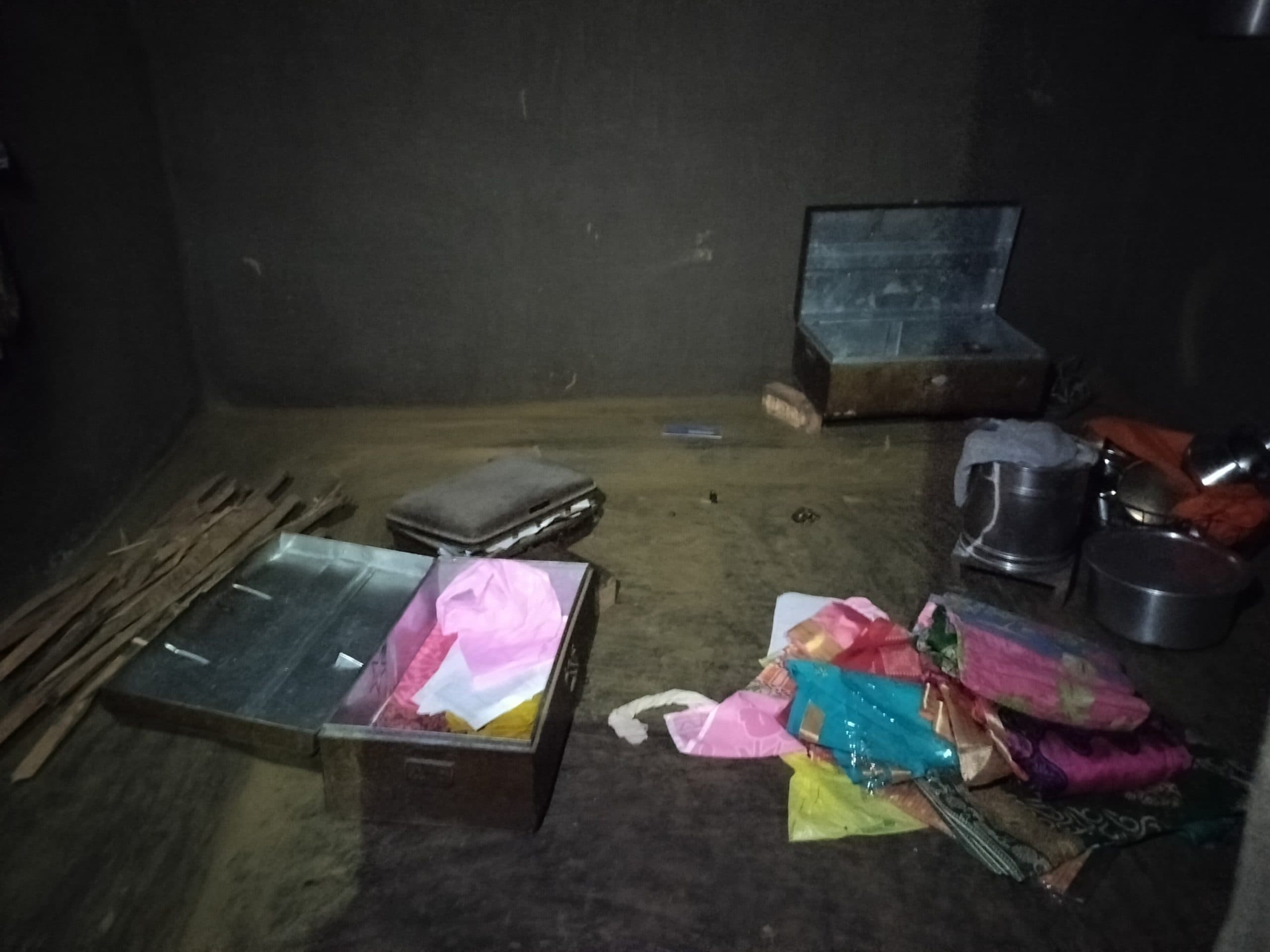 Chaibasa News : धनरोपनी में जुटा था परिवार, घर का ताला तोड़ गहने व नकदी की चोरी