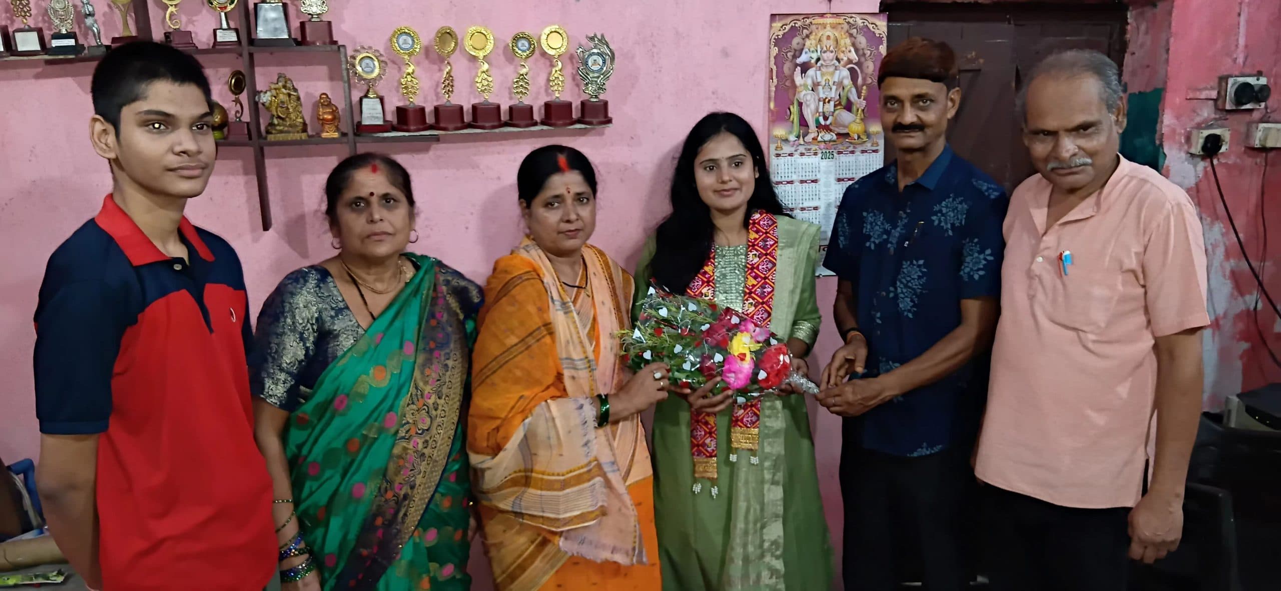 Bokaro News : जेपीएससी में सफल स्वाति को किया सम्मानित