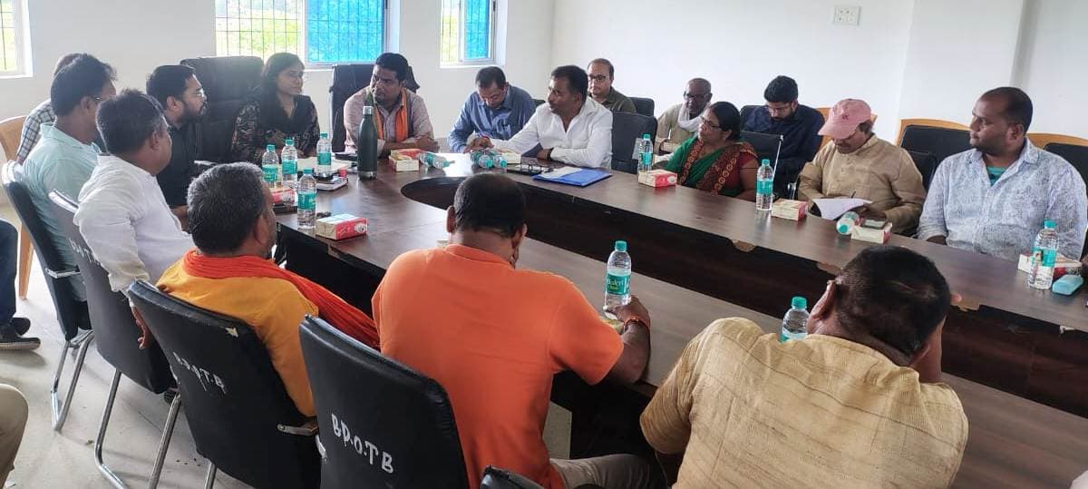 टेटिया बंबर प्रखंड बीस सूत्री की बैठक में बिजली, पानी व सड़क का छाया रहा मुद्दा