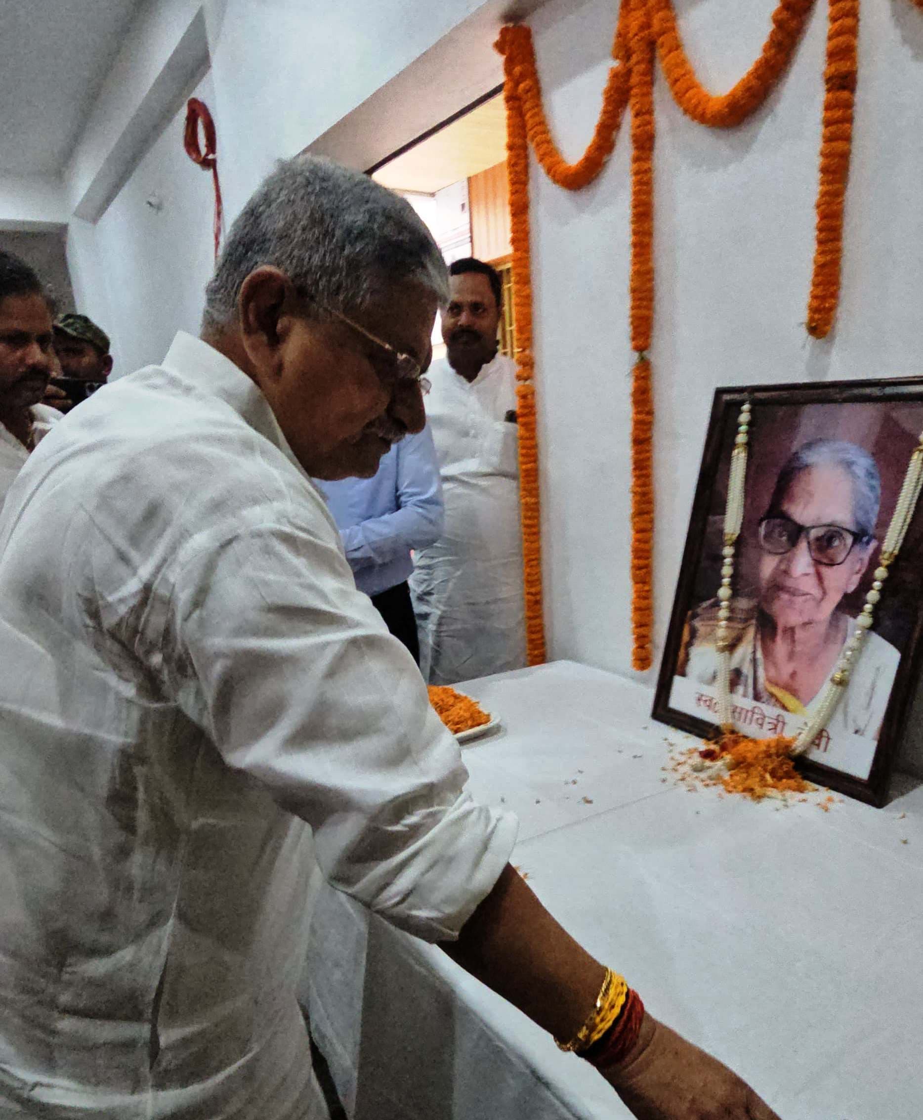 जदयू प्रदेश महासचिव की माता के निधन पर शोक संतप्त परिवार से मिले केंद्रीय मंत्री