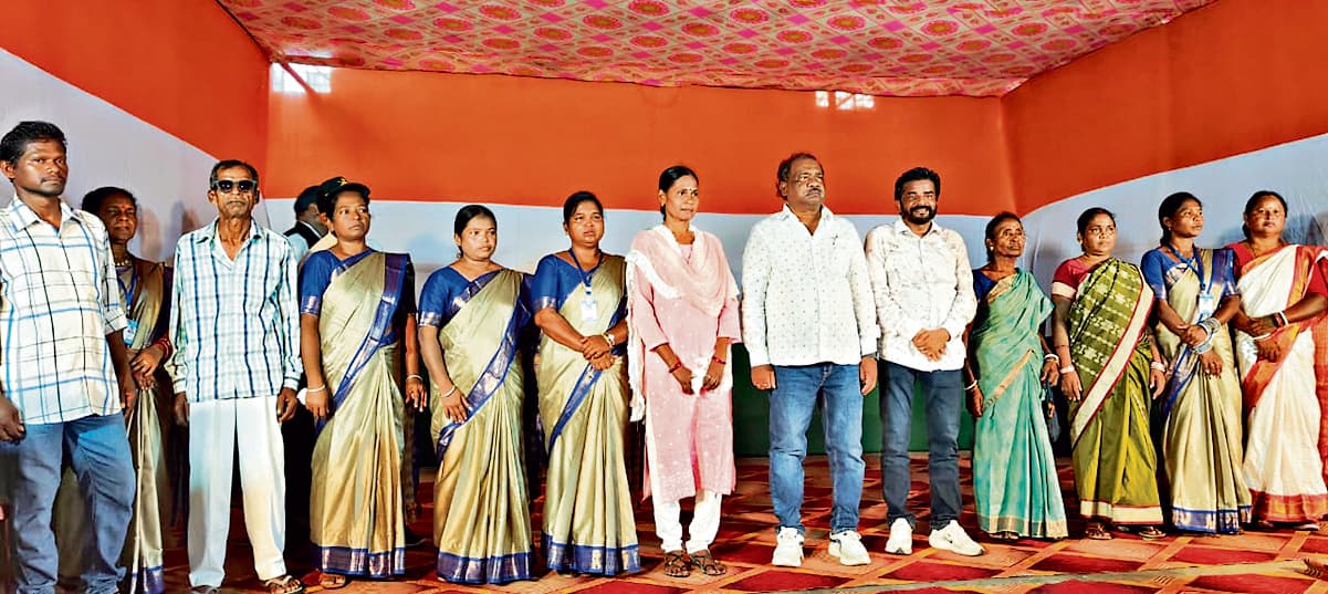 East Singhbhum News : शहीद गणेश हांसदा, दिलीप बेसरा व दामो टुडू के परिजन हुए सम्मानित