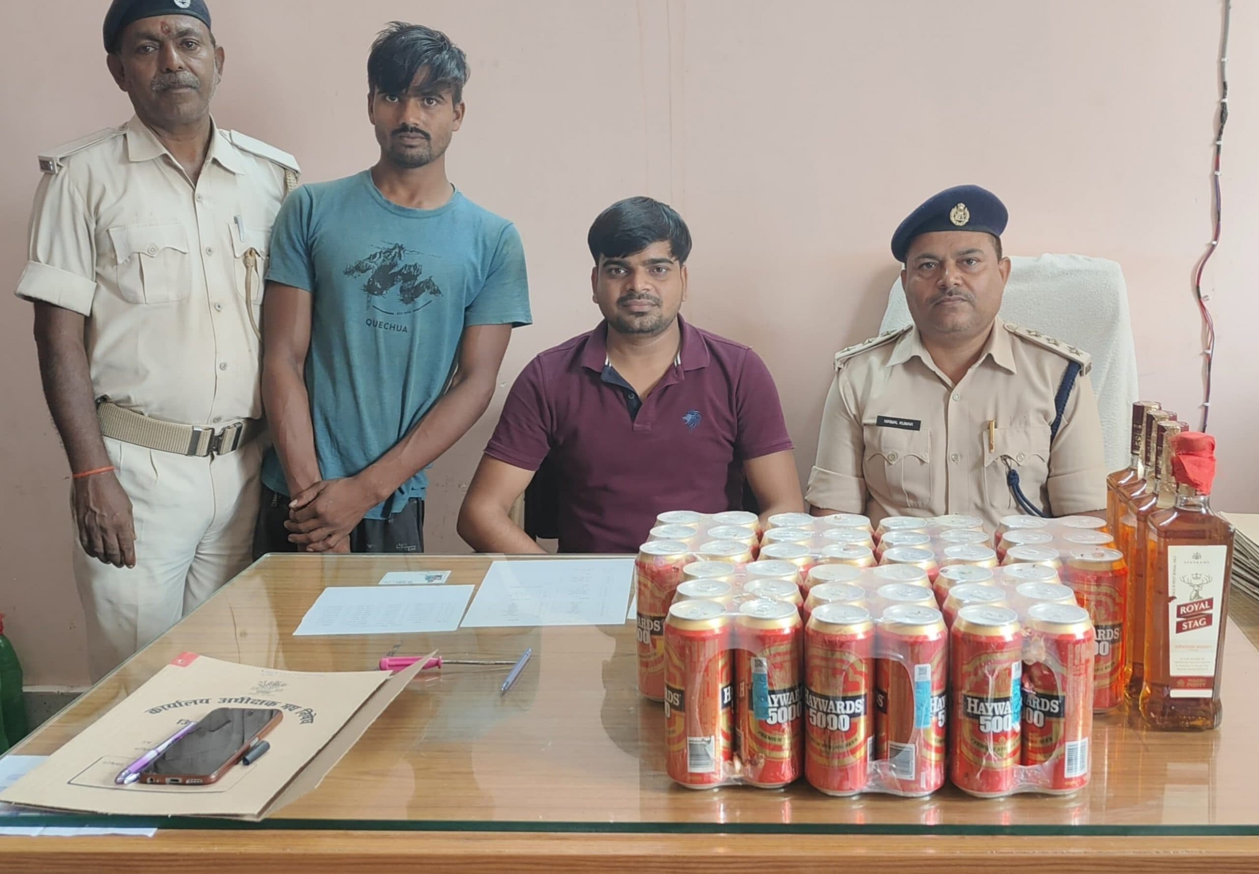 एक शराब तस्कर व पांच शराबी गिरफ्तार