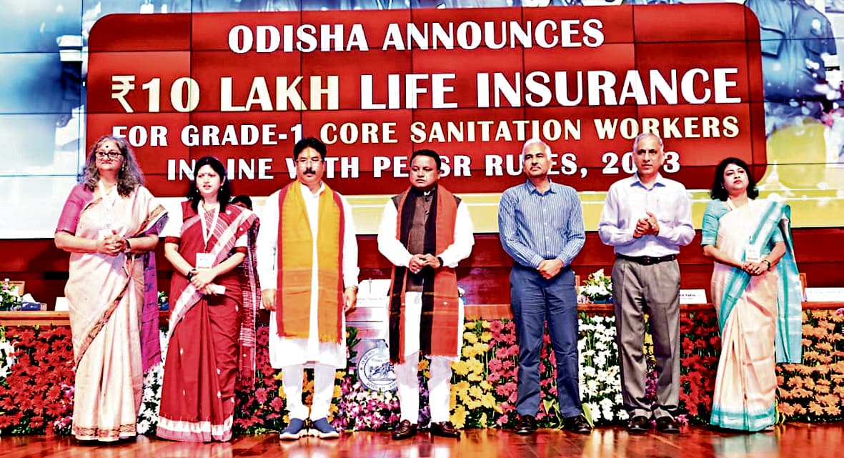 Bhubaneswar News: सफाई कर्मचारियों को मिलेगा 10 लाख का बीमा, कार्य के दौरान मृत्यु होने पर परिजनों को मिलेंगे 30 लाख