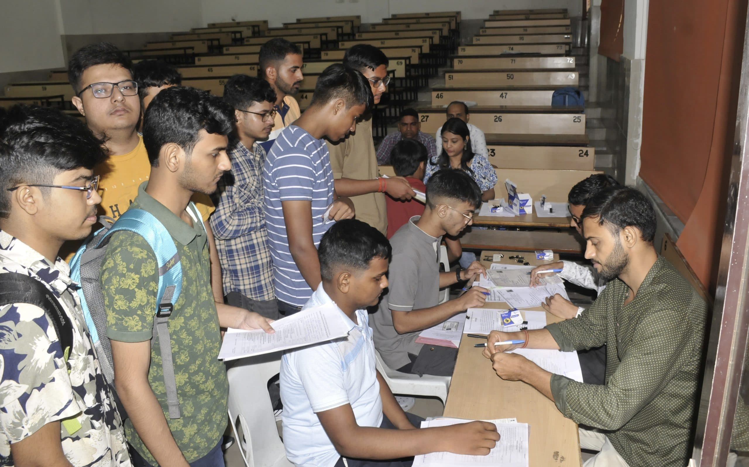 Dhanbad News: आइआइटी में नामांकन के लिए 1125 छात्रों ने करवाया डॉक्यूमेंट वेरिफिकेशन