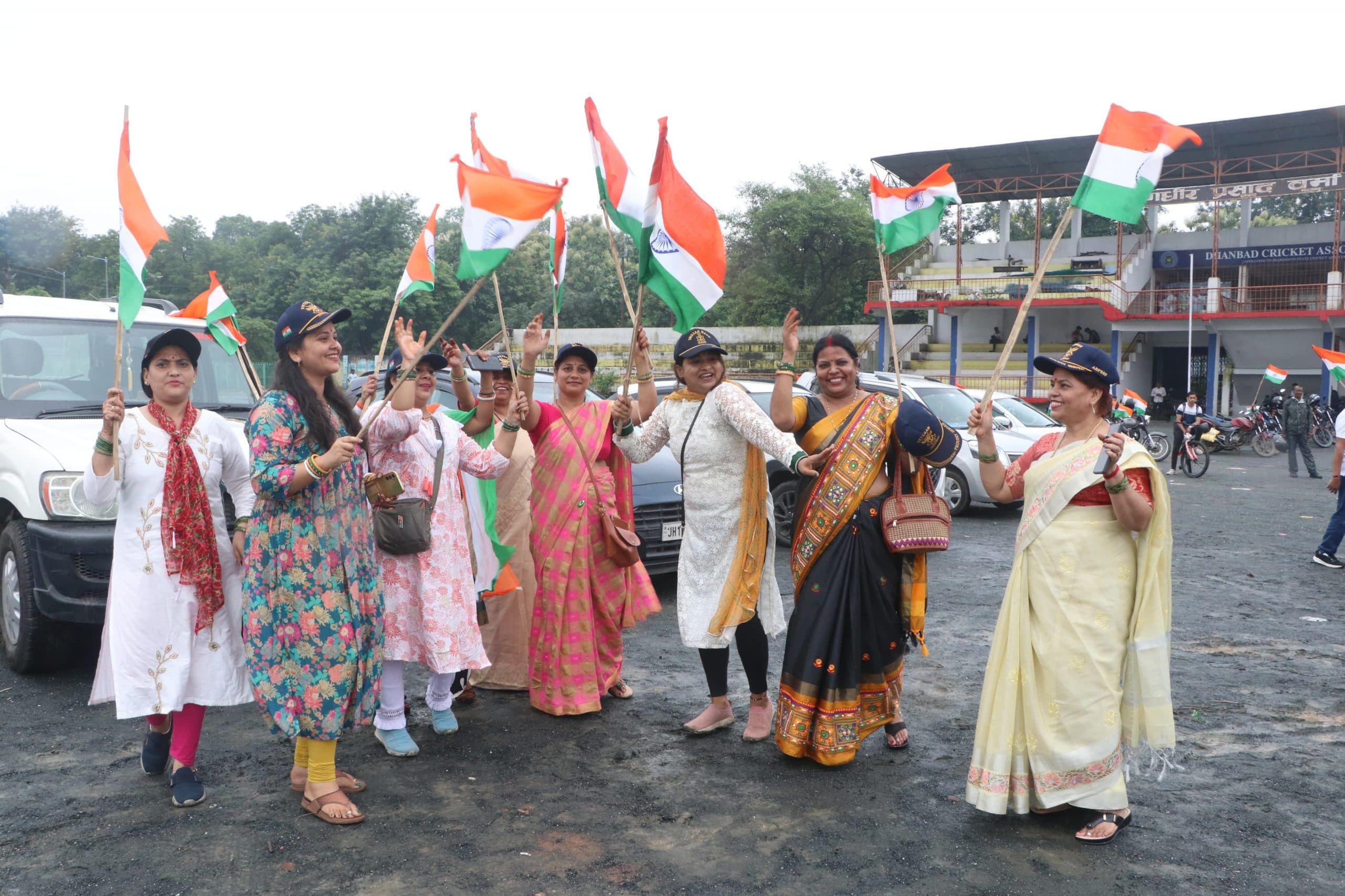 Dhanbad News: करगिल विजय दिवस पर गूंजे जयघोष, पूर्व सैनिकों ने वीरों को किया नमन