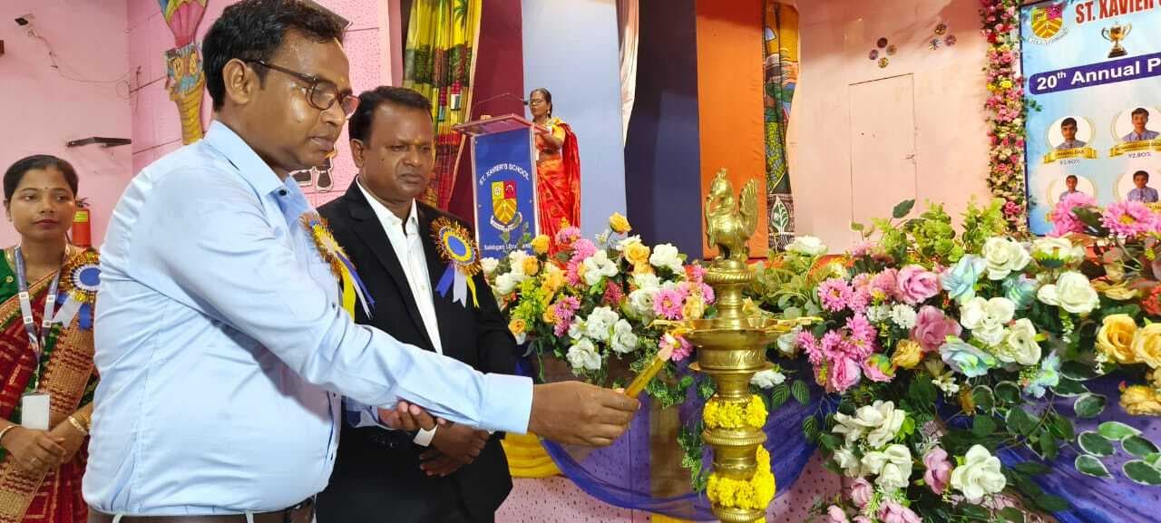 पढ़ाई में अनुशासन व ईमानदारी से मिलती है सफलता: एसडीओ