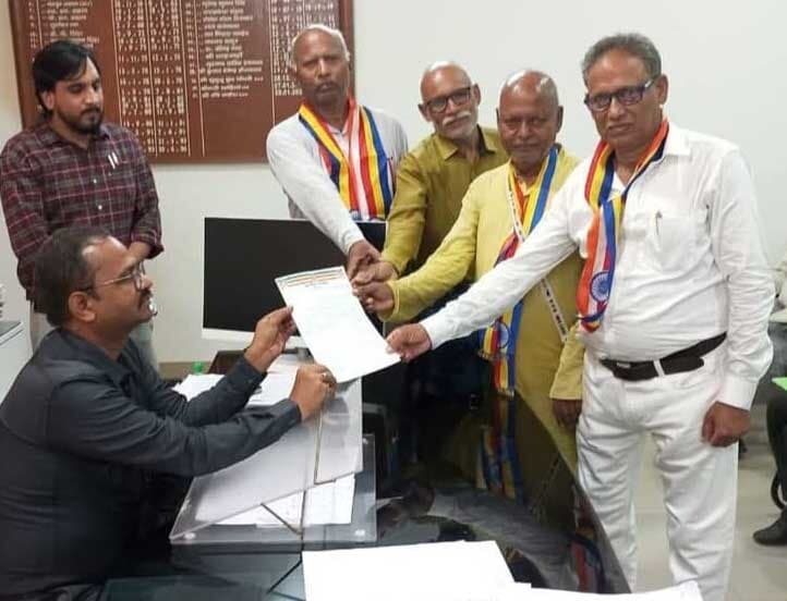 बौद्ध परिवारों ने मुख्यमंत्री के नाम सौंपा ज्ञापन