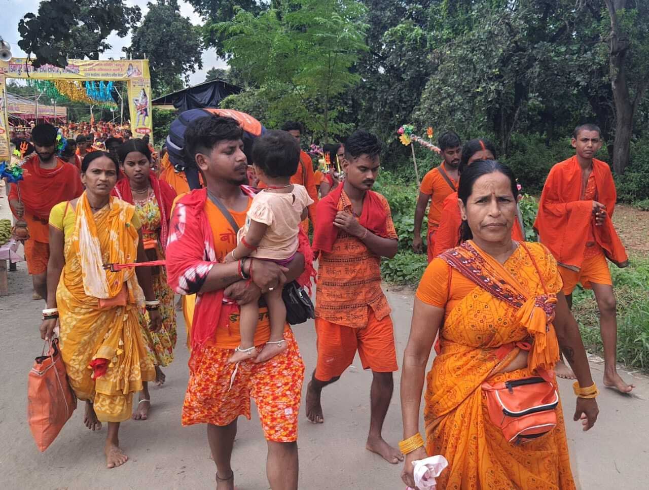 तीसरी सोमवारी को जलार्पण को ले बाबा बैद्यनाथ ज्योतिर्लिंग पर उमड़े शिव भक्त
