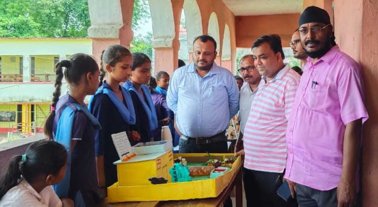 सौर्य ऊर्जा, प्रकाश संश्लेषण व संख्या पहेली मॉडल को सराहा