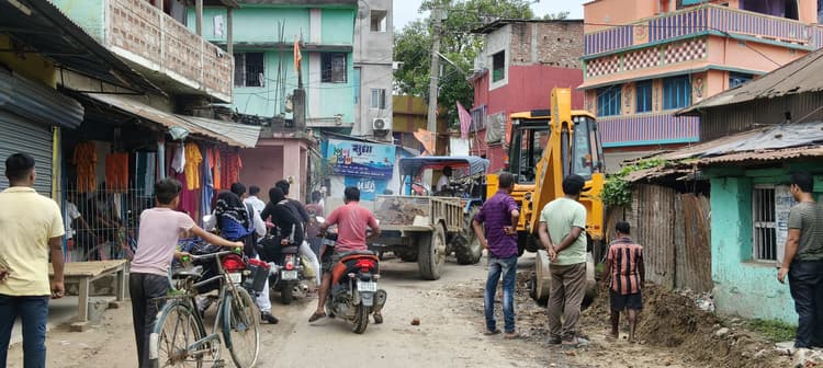 सालमारी बाजार में अतिक्रमण से जाम की समस्या