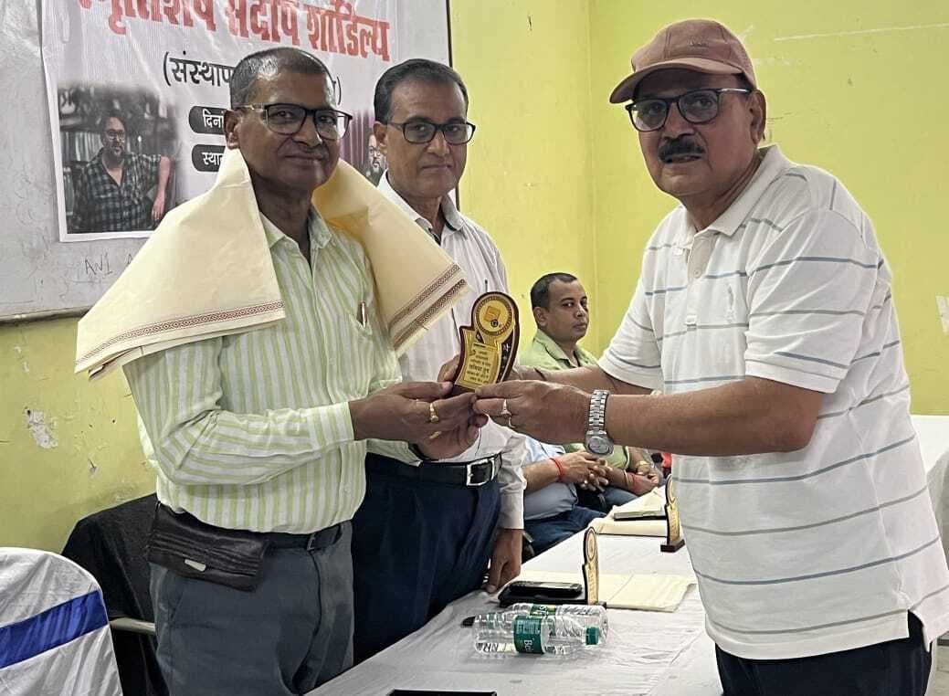 पुण्यतिथि पर आयोजित क्विज सहित विभिन्न विधाओं में सफल छात्रों को किया सम्मानित