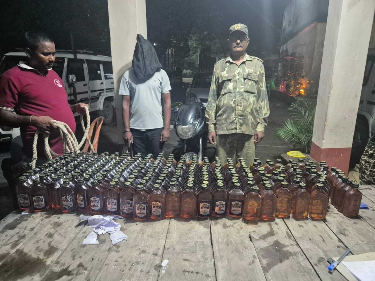 अंबा  में कार से भारी मात्रा में शराब जब्त