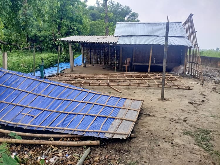 जमीन विवाद में घर में घुसकर तोड़फोड़, लूटपाट व बमबारी करने का आरोप