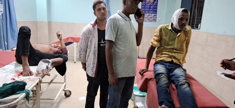 बाइक की टक्कर में दो युवक गंभीर रूप से घायल, जांच में जुटी पुलिस