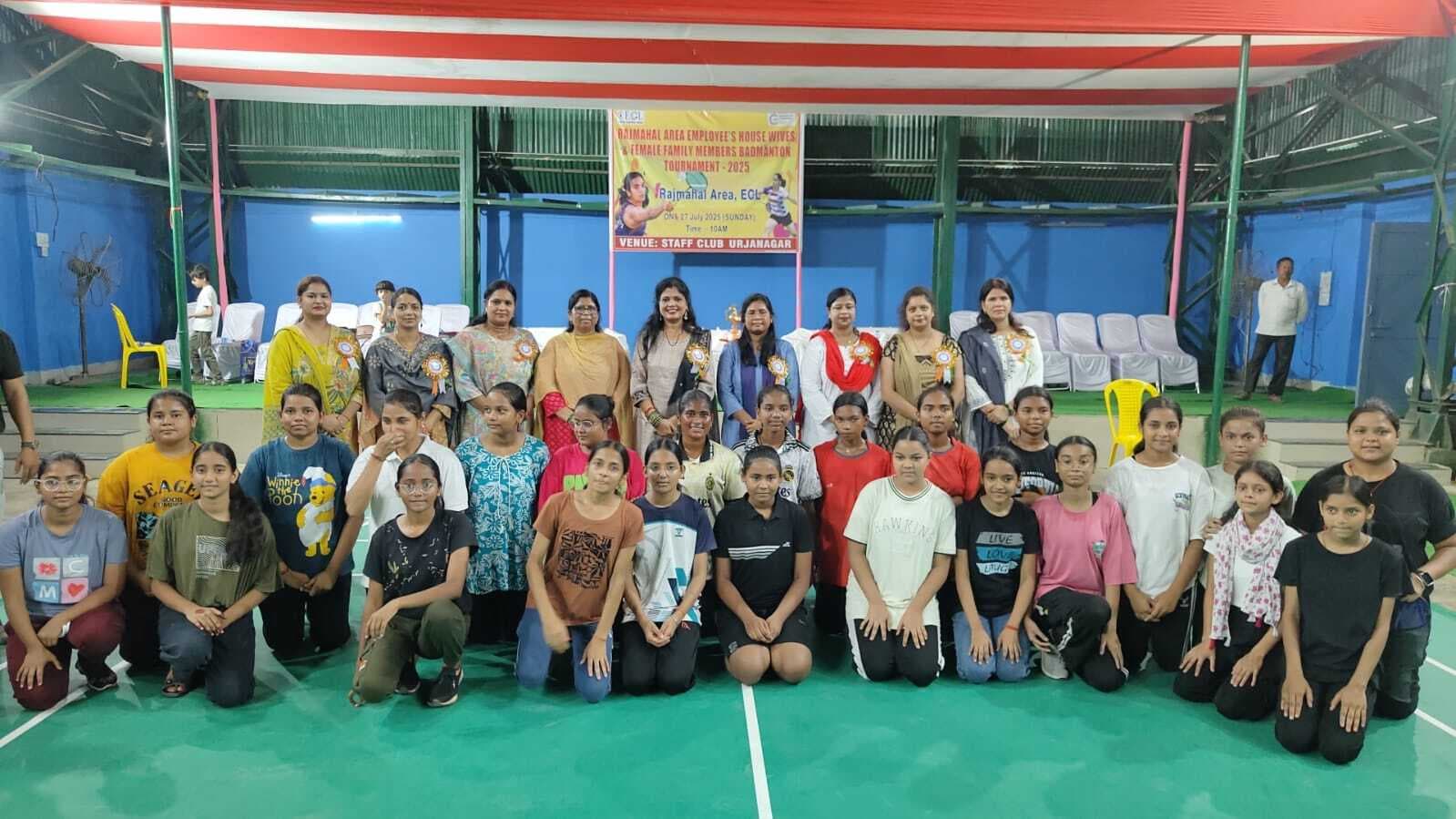 बैंडमिंटन प्रतियोगिता में दिखी महिलाओं की प्रतिभा, मिले पुरस्कार