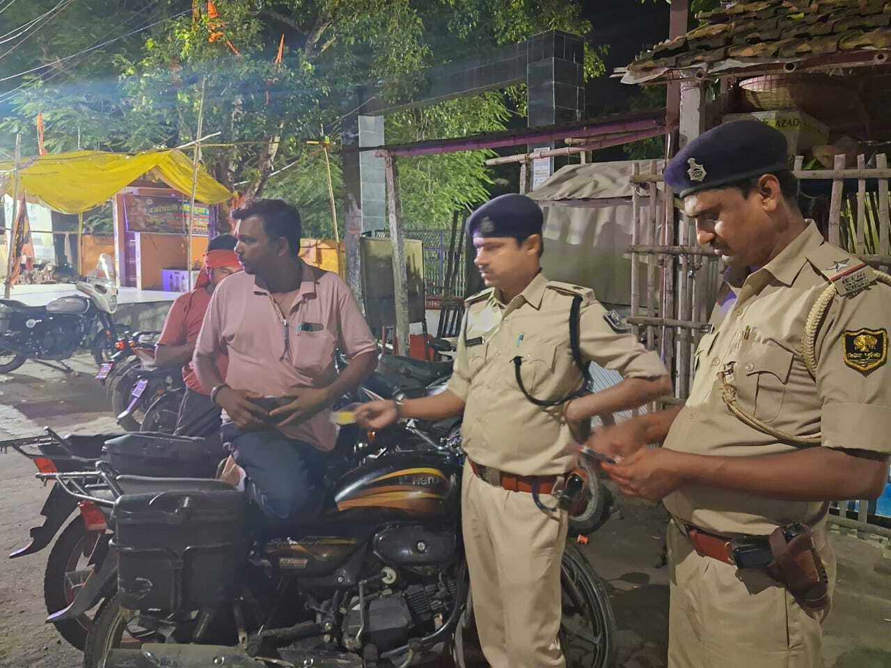 रोको टोको अभियान के तहत वाहनों की चेकिंग अभियान जारी