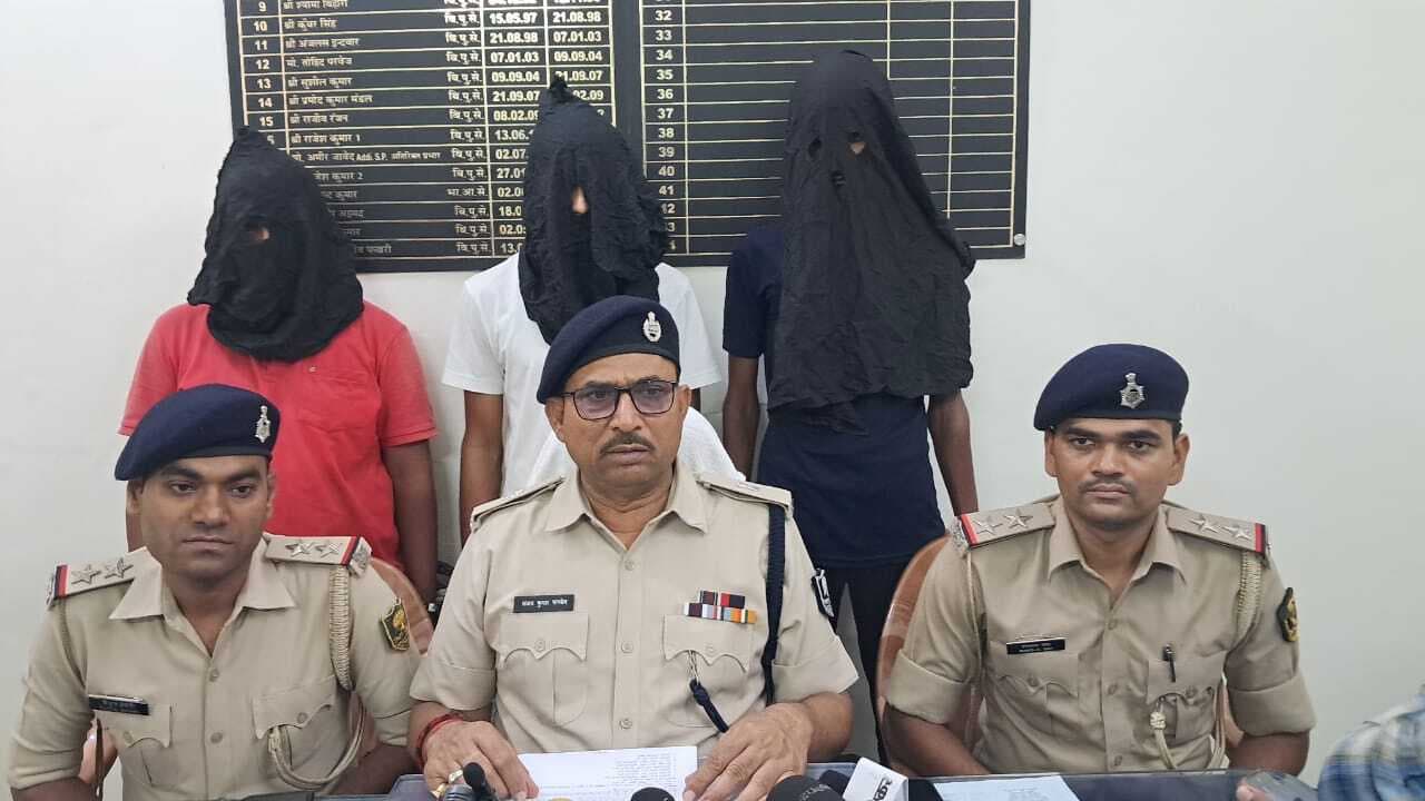 Samastipur News:हथियार के साथ तीन शातिर गिरफ्तार, एक निरुद्ध