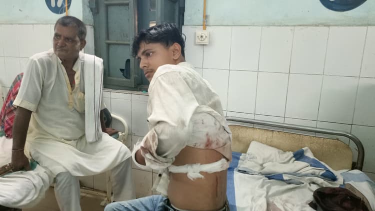 सिगरेट के धुंआ लगने के विवाद में युवक को चाकू मारकर किया लहूलुहान