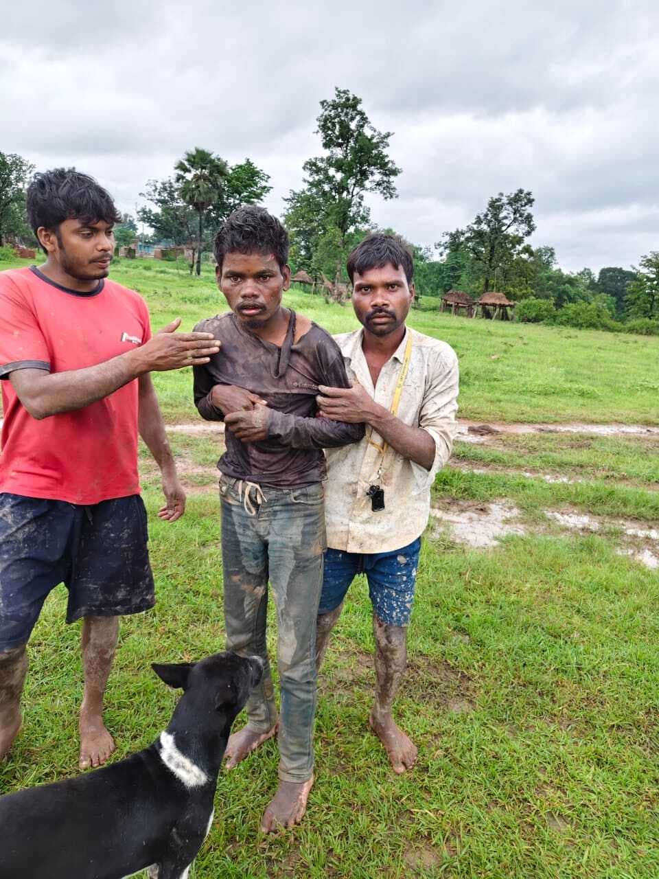 तरवां में दो युवकों ने विक्षिप्त की पिटाई की, वीडियो वायरल किया