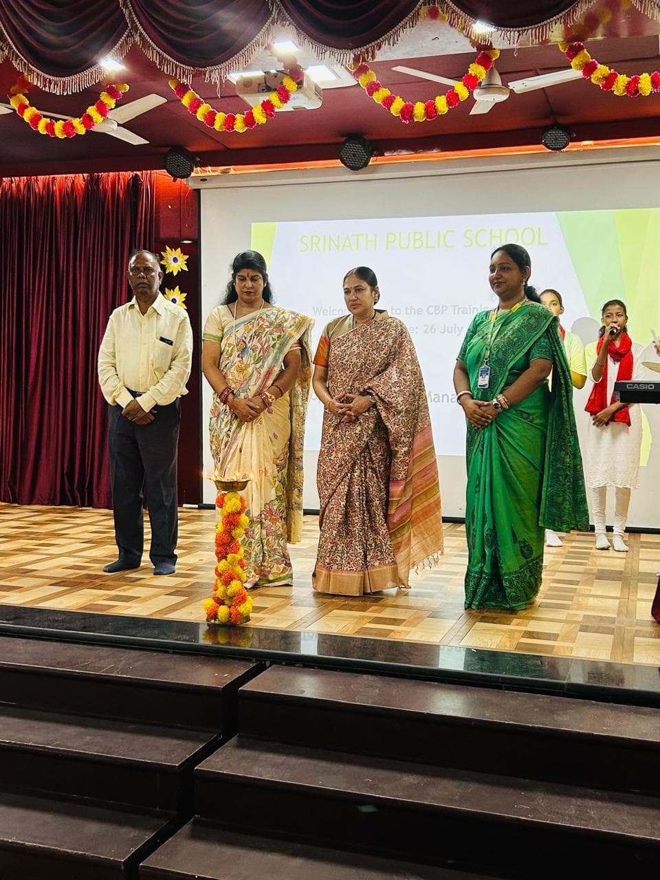 Jamshedpur news. क्लास रूम में पाठ्यक्रम नियोजन के साथ ही आचरण प्रबंधन भी है जरूरी : कविता अग्रवाल