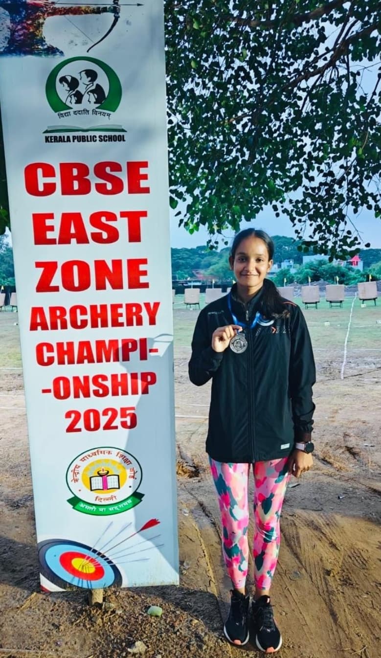 सीबीएससी ईस्ट जोन आर्चरी में सिल्ली की तुही देव को सिल्वर