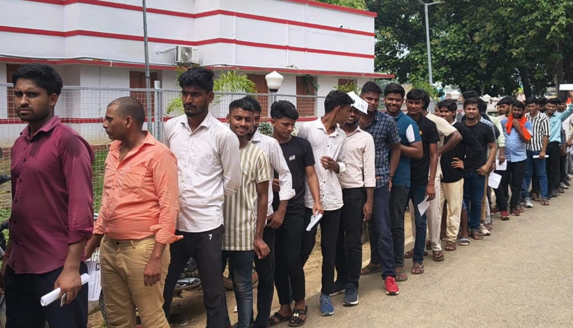 सिपाही भर्ती परीक्षा में कदाचार करते एक परीक्षार्थी धराया, 854 रहे अनुपस्थित