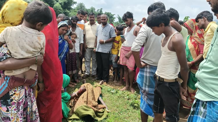 Deoghar News : तालाब में डूबी बच्ची की मौत, 24 घंटे बाद युवाओं ने निकाला शव