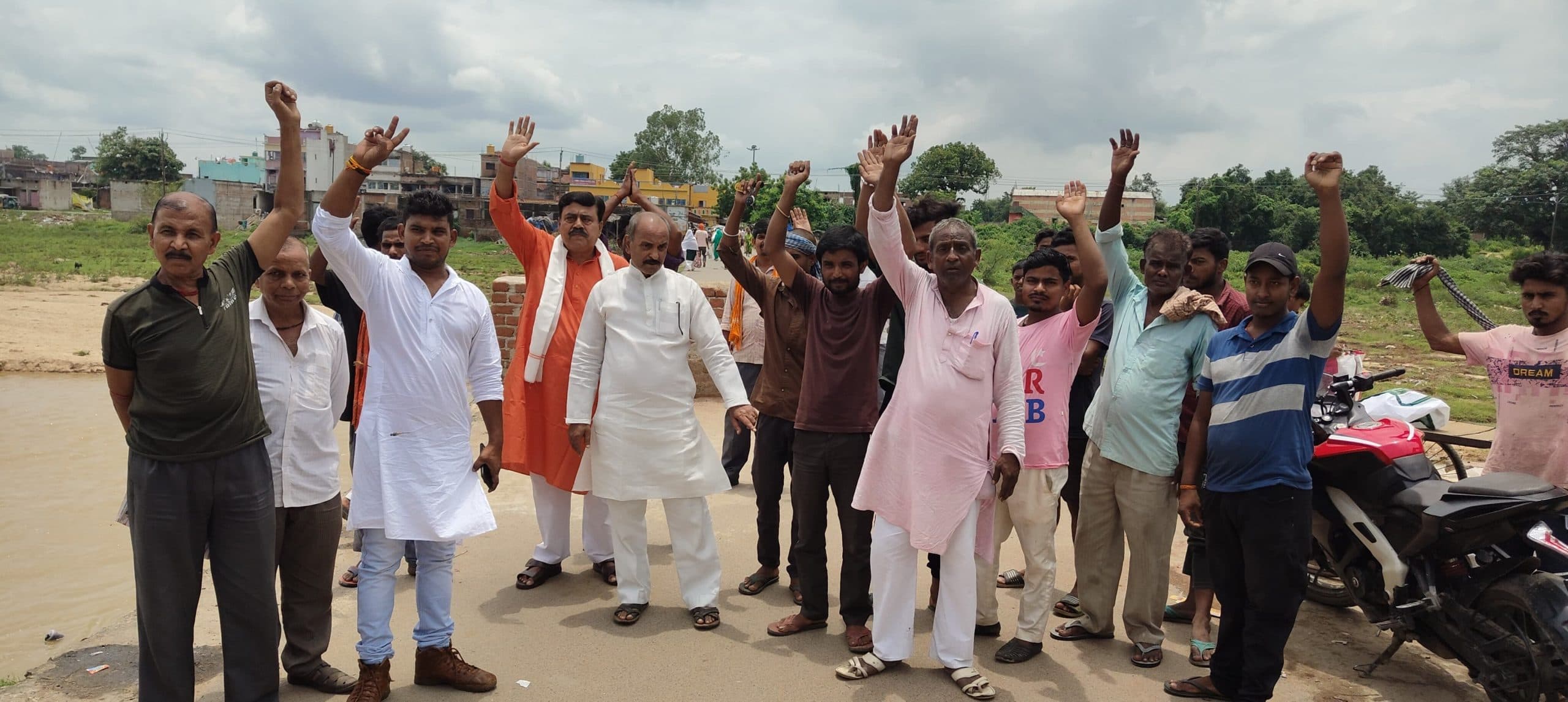 शहर जाने के लिए वैकल्पिक मार्ग की व्यवस्था नहीं की गयी तो आंदोलन