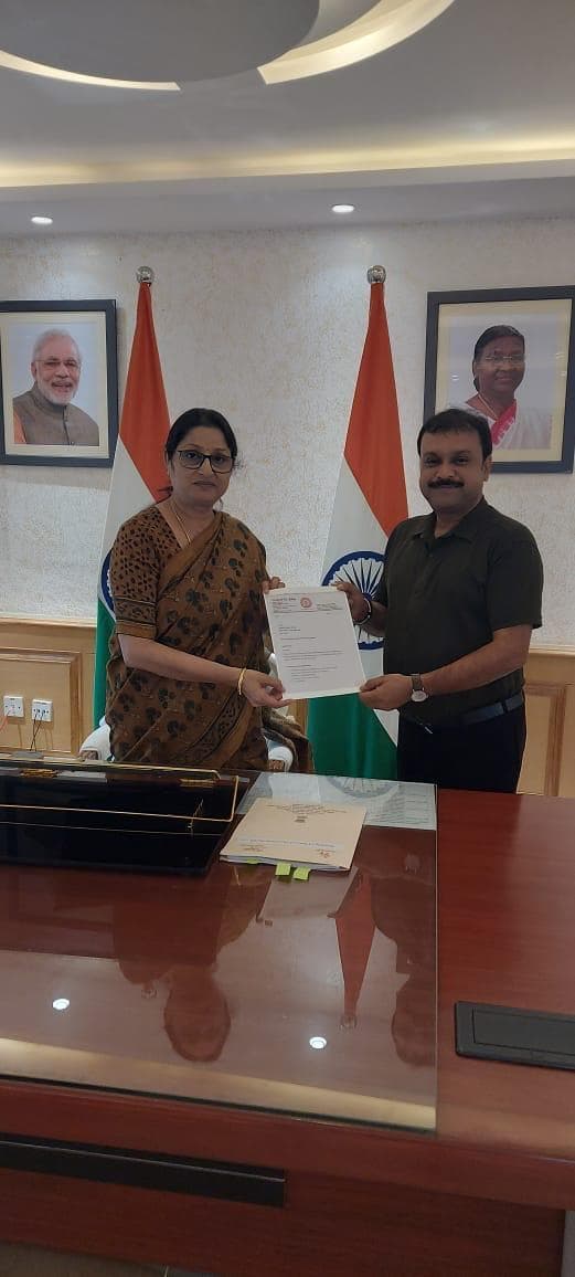 Giridih News :भलपहड़ी बांध के जल्द निर्माण को लेकर केंद्रीय मंत्री को सौंपा ज्ञापन