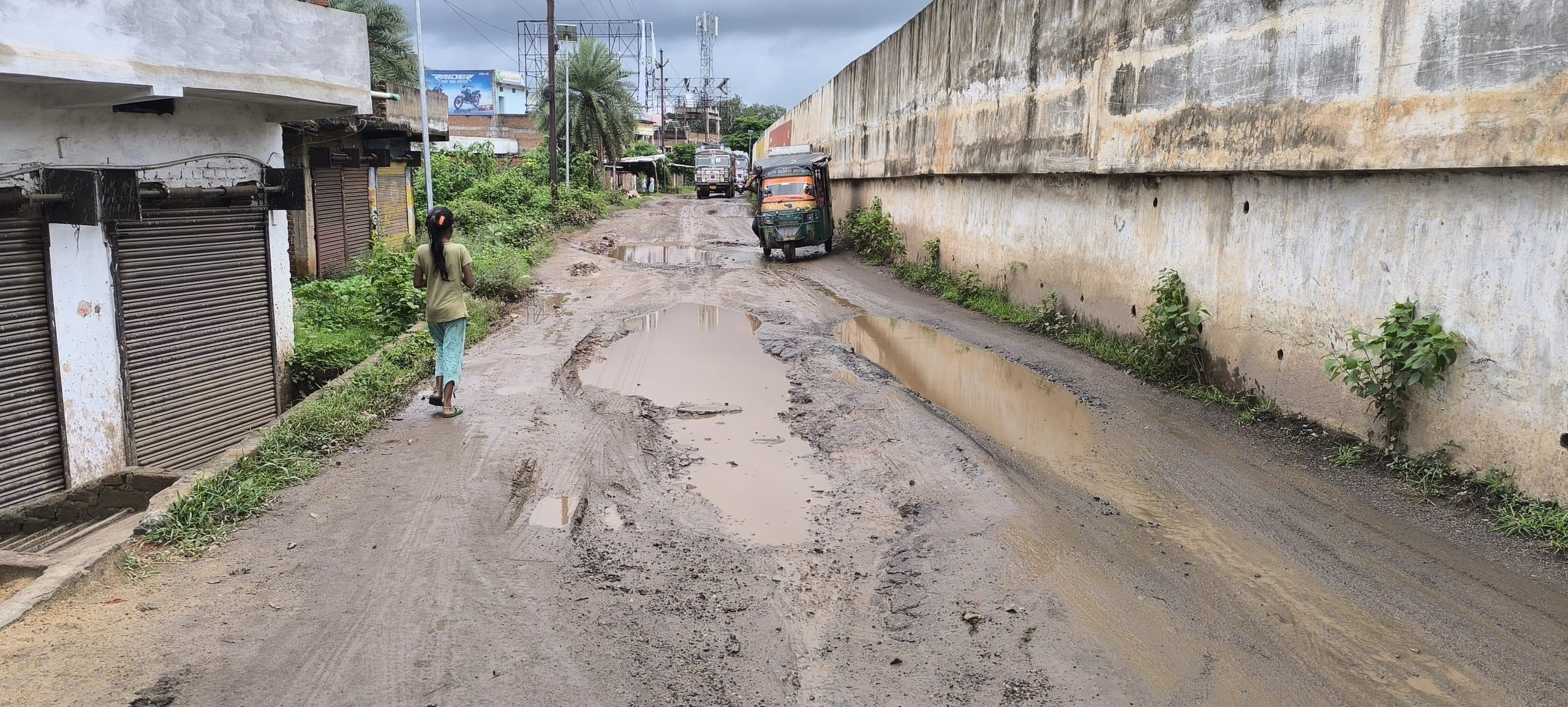 बारिश ने बिगाड़ी शहर से गांवों की सड़कों की सूरत