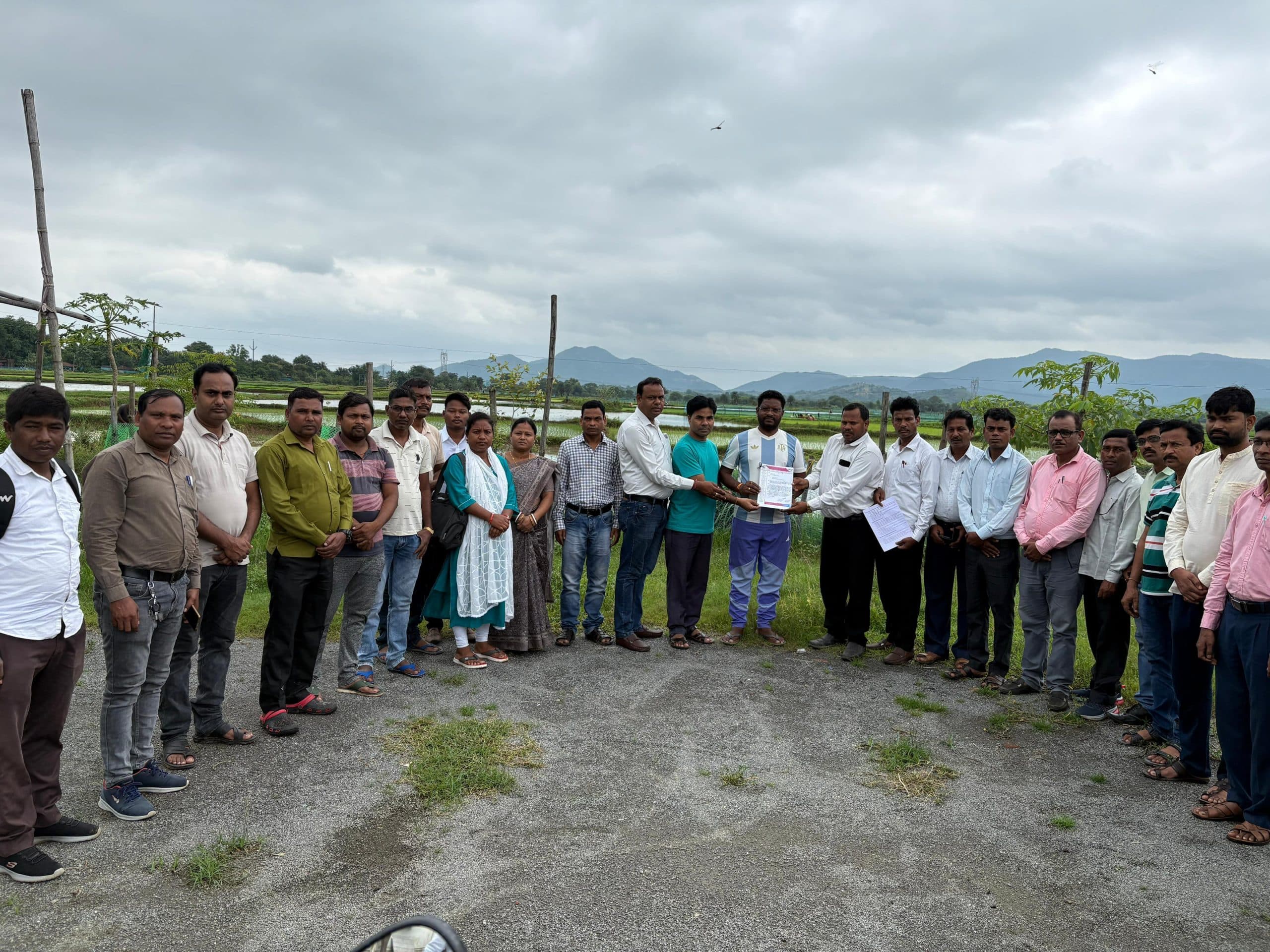 Chaibasa News : शिक्षकों की मांगों को राज्य सरकार तक पहुंचाएंगे : दशरथ