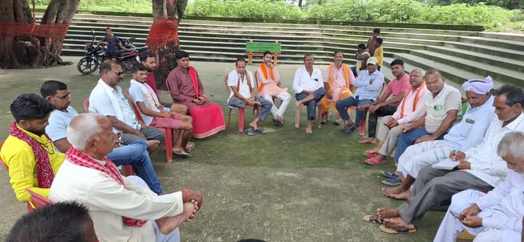 Giridih News: लकड़गढ़ा ट्रस्ट के सदस्यों की बैठक