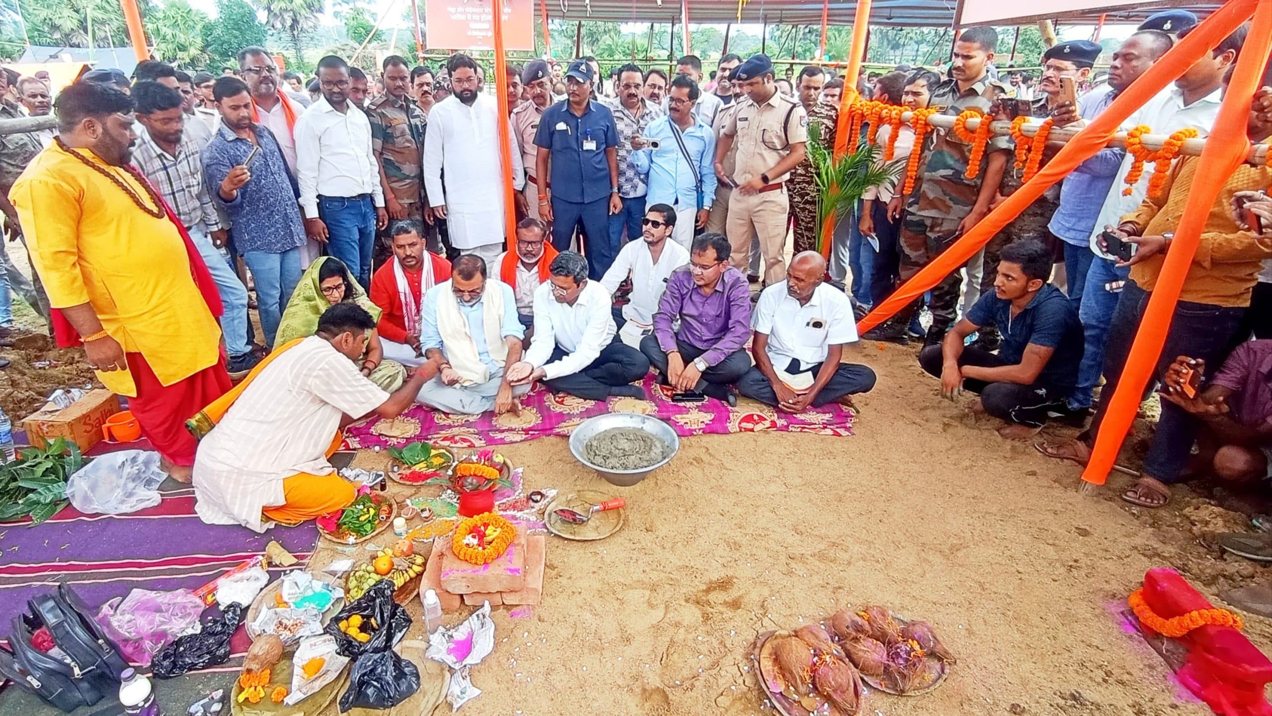 गोड्डा के विकास में सहयोगी बनें, नहीं करें राजनीति