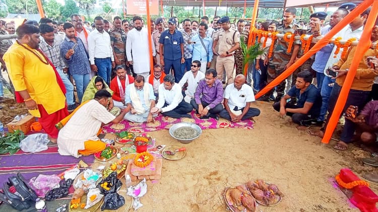 गोड्डा के विकास में सहयोगी बनें, नहीं करें राजनीति