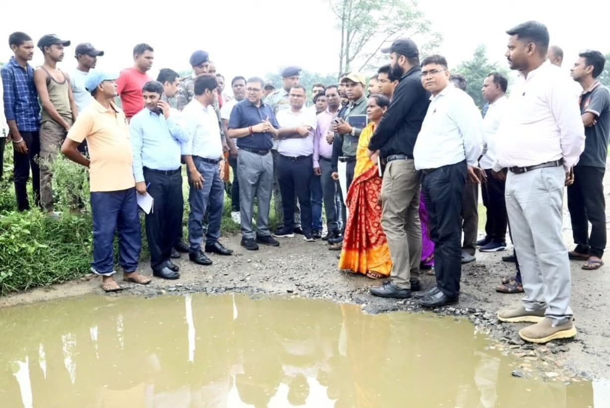 Bokaro News : उपायुक्त ने जिले की जर्जर सड़कों की सूची मांगी