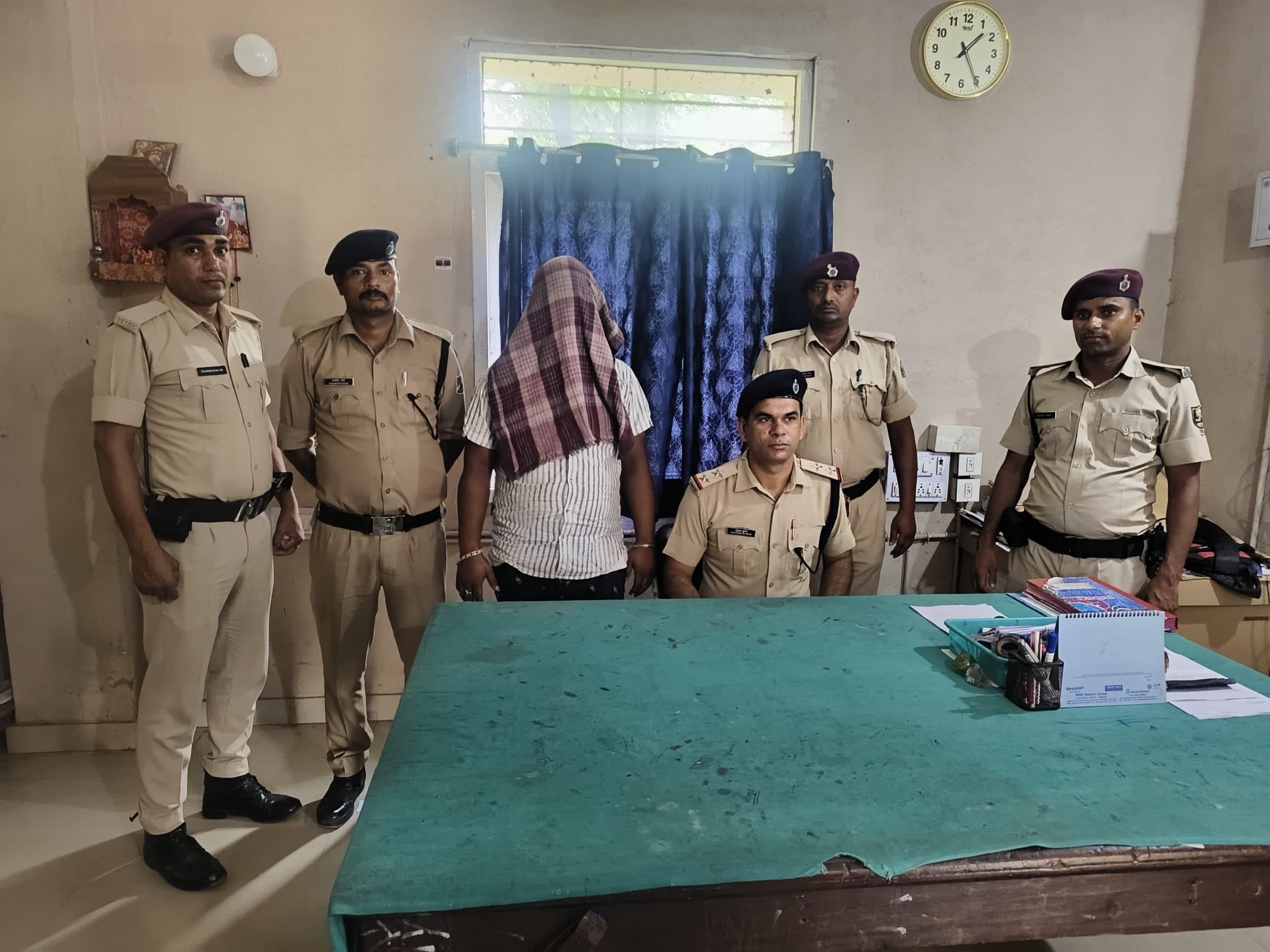 बरियारपुर रेलवे स्टेशन से आरपीएफ ने मोबाइल चोर को पकड़ाया