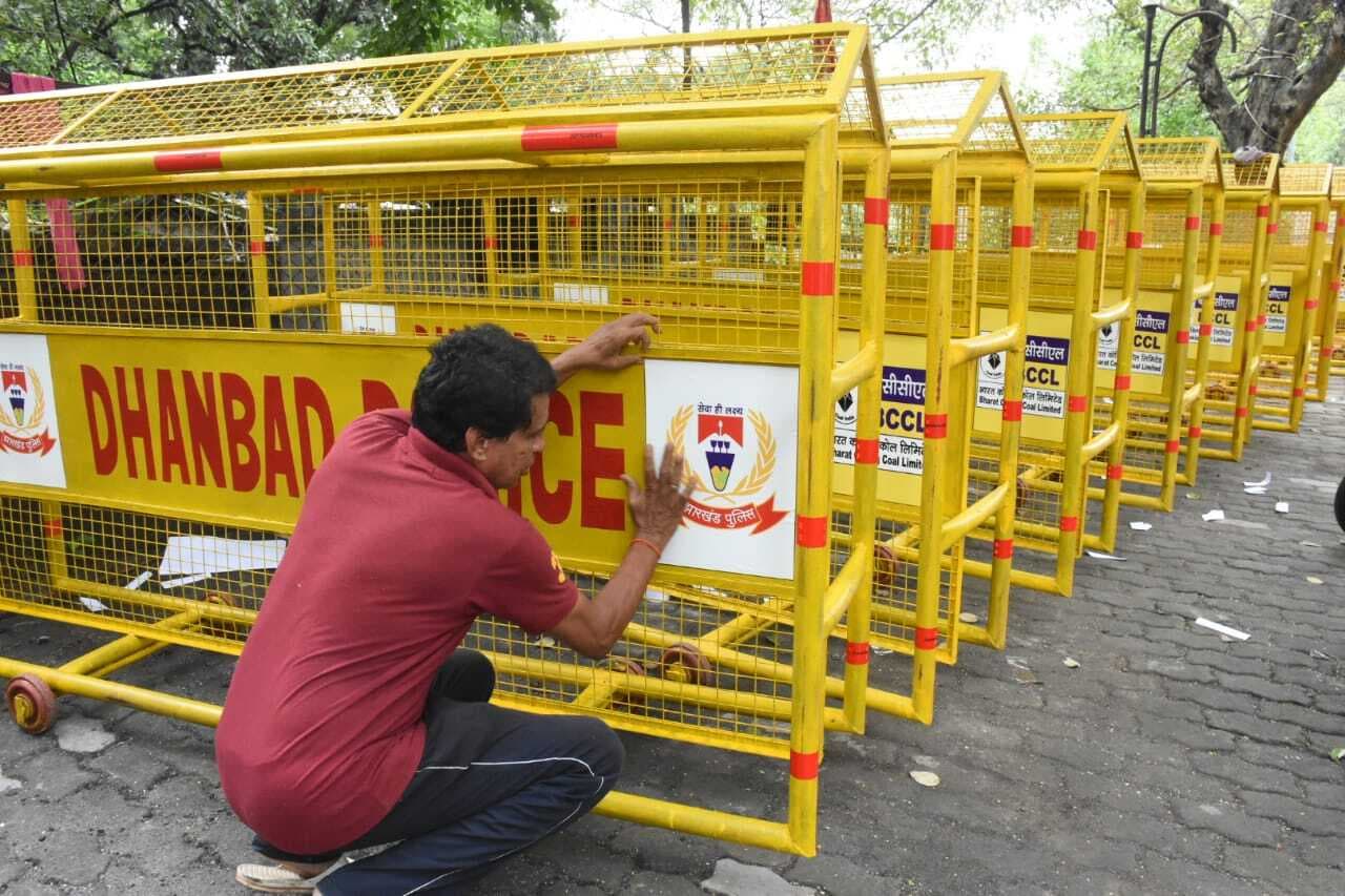 Dhanbad News : राष्ट्रपति के आगमन को ले हर मार्ग की बढ़ायी जा रही सुरक्षा