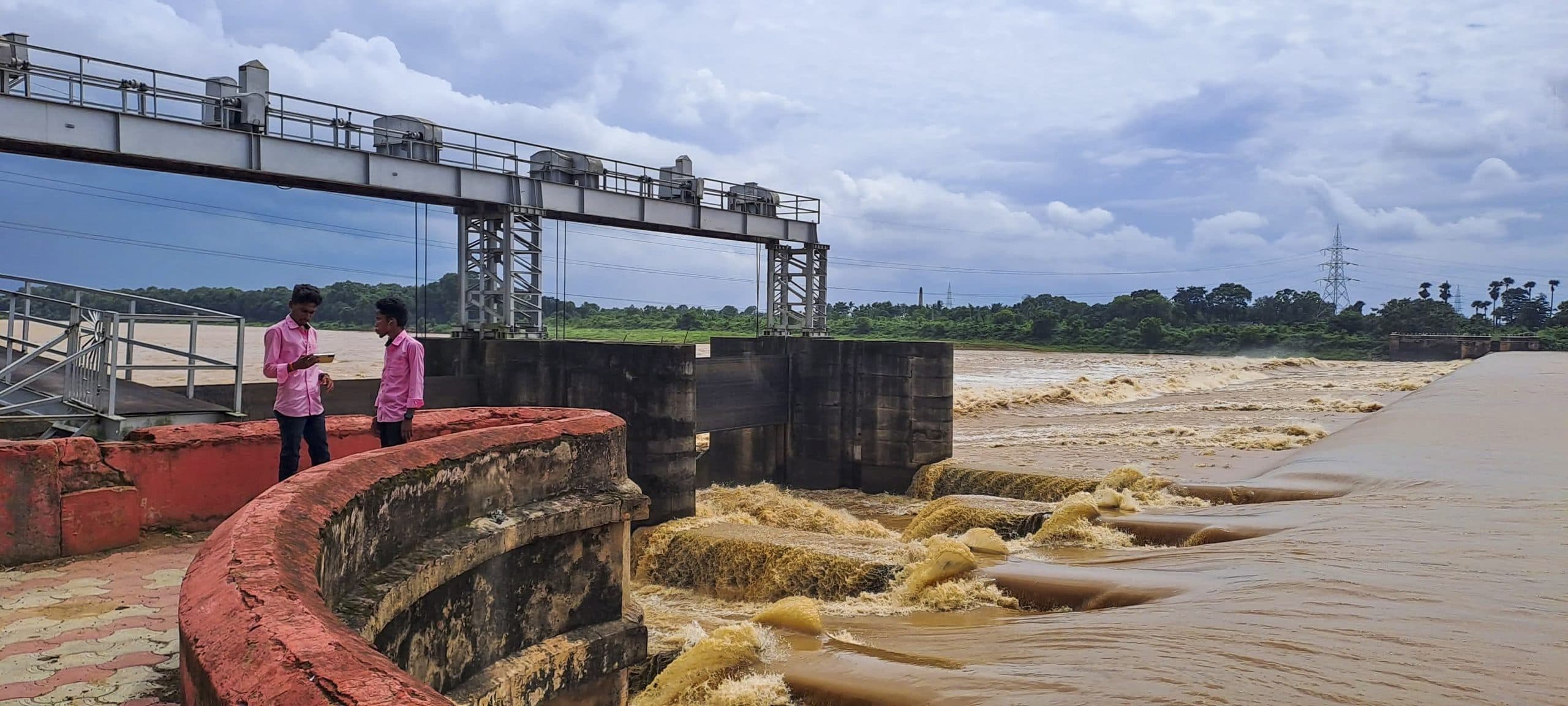Bhubaneswar News: जाजपुर में वैतरणी उफान पर, ओडिशा के तीन जिलों में बाढ़ जैसे हालात, सरकार ने प्रभावित लोगों को निकालना शुरू किया
