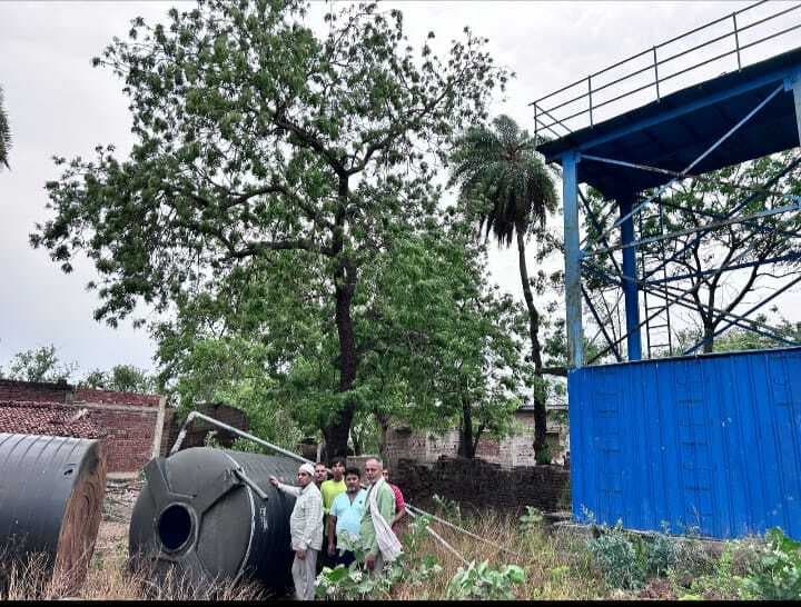 टंकी क्षतिग्रस्त, पीपला के वार्ड नंबर 12 में बाधित है जलापूर्ति