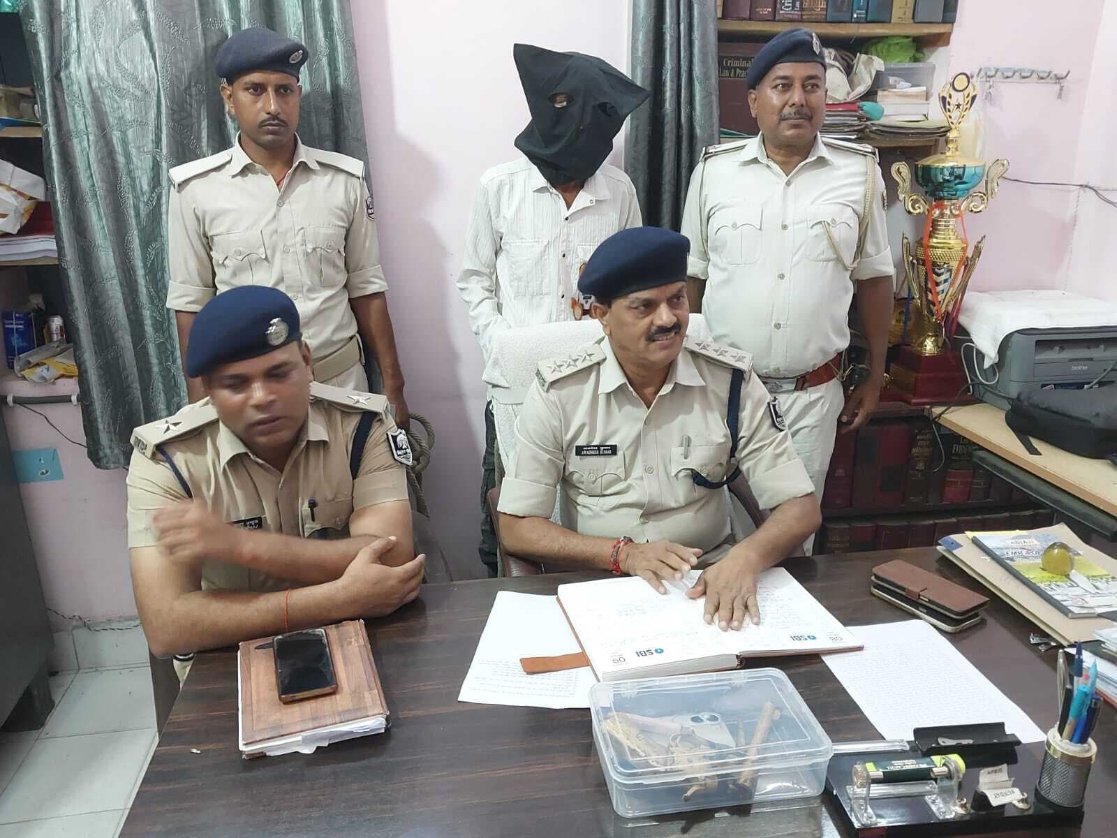 कट्टा व कारतूस के साथ बदमाश धराया