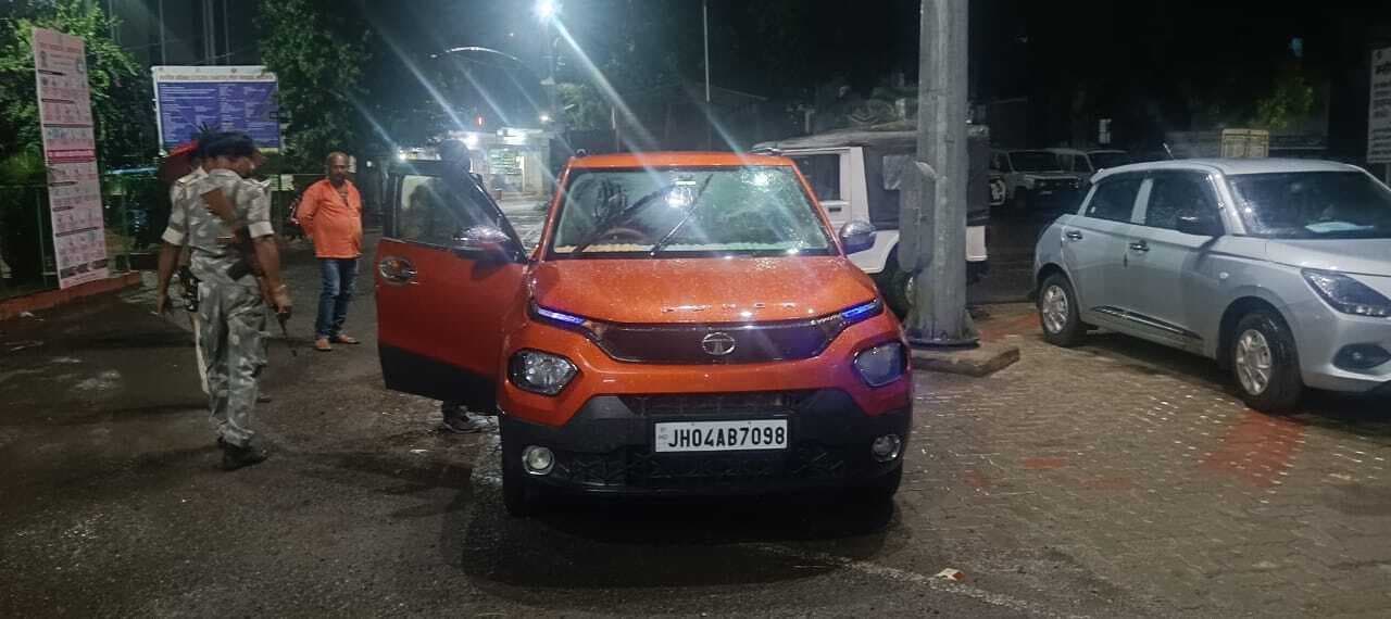 कार के धक्के स अधेड़ घायल