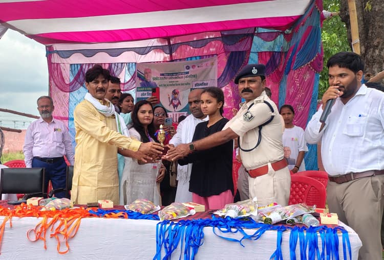 Motihari: प्रखंडस्तरीय मशाल खेलकूद प्रतियोगिता का आयोजन
