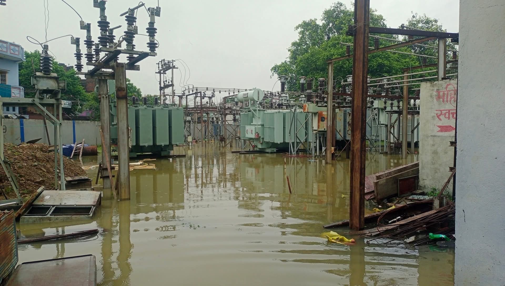 सद्भावना चौक स्थित पावर सबस्टेशन में जलजमाव से बिजली आपूर्ति बाधित