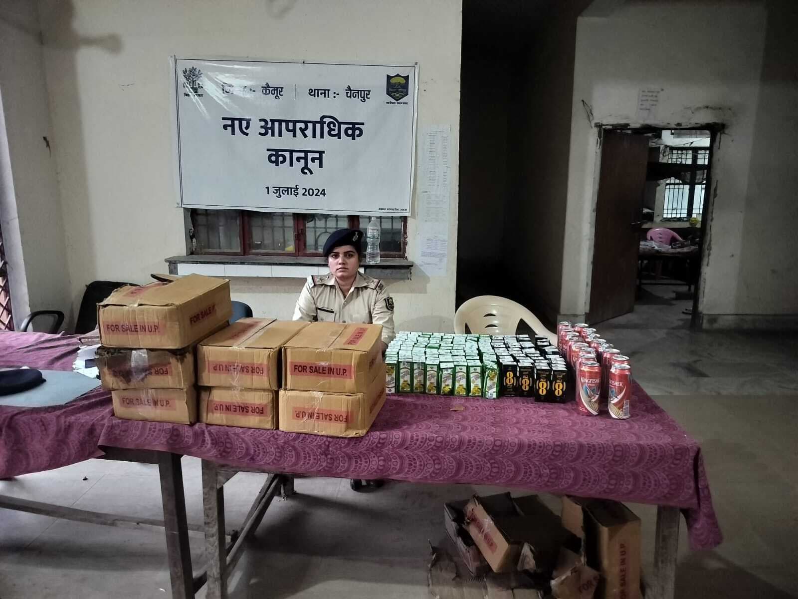 शराब के साथ बाइक जब्त, दो धंधेबाज फरार