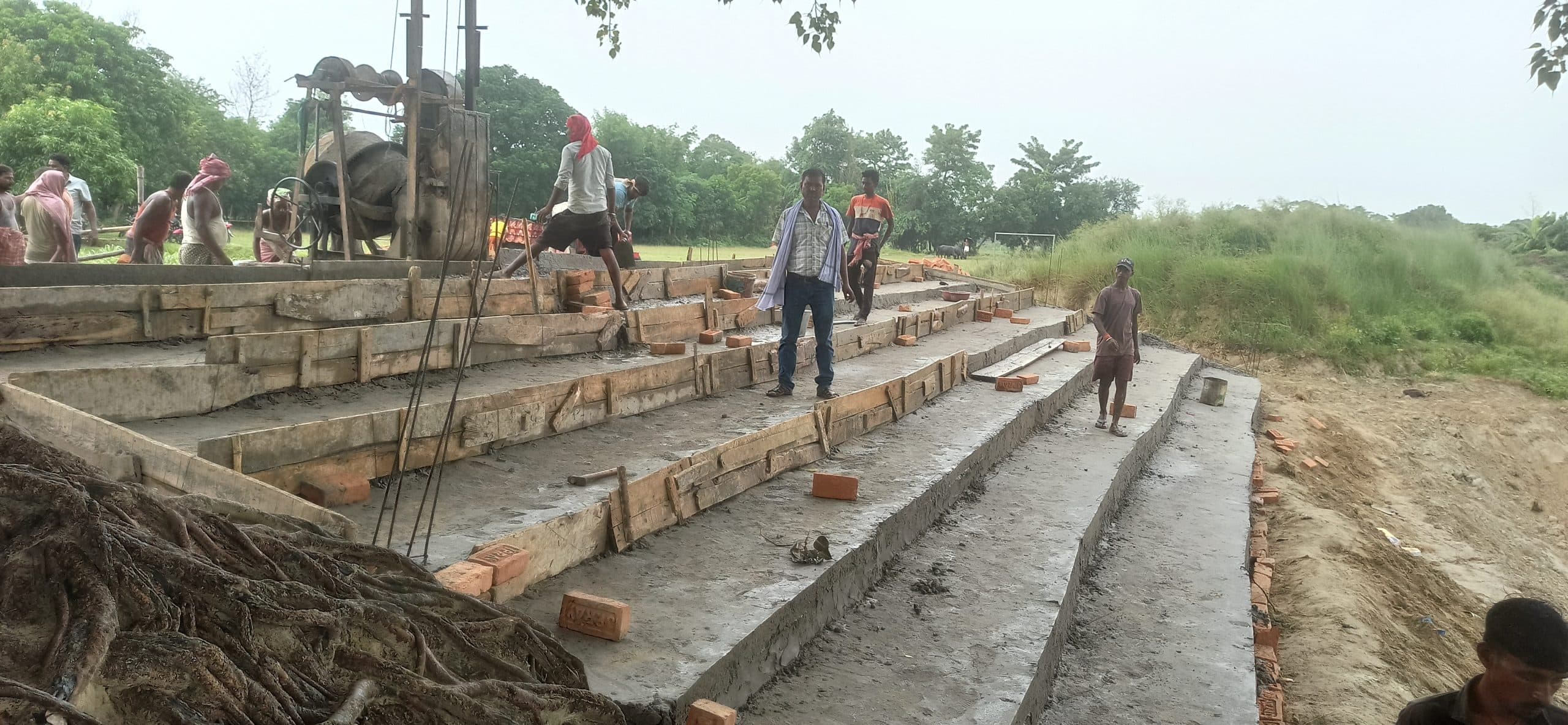 Madhubani : छठ घाट का निर्माण होने से ग्रामीणों में हर्ष