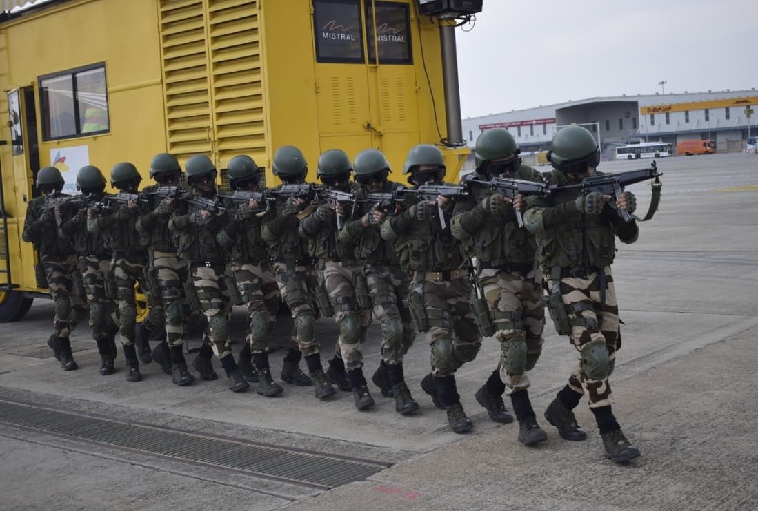 Dhanbad News : आधुनिक खतरों से निबटने के लिए भारतीय सेना के साथ सीआइएसएफ का प्रशिक्षण